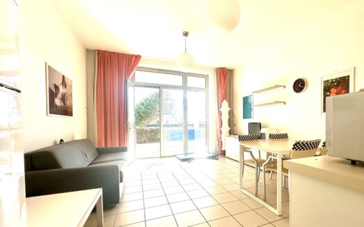 Bilocale con patio, giardino e 2 posti auto
