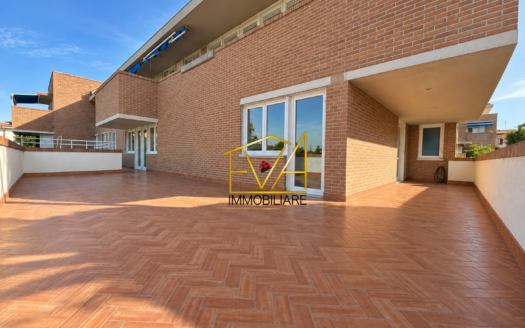 ANTIGNANO – Residenza di prestigio con grande terrazza panoramica vista mare. Libera subito.