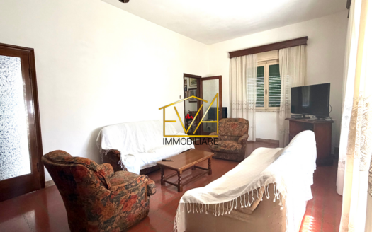 COLLESALVETTI – Privacy assoluta in centro paese